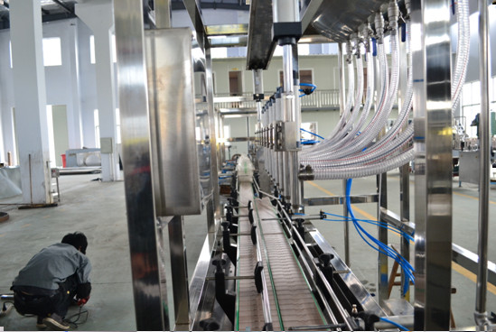 Non - Carbonated Drink Automatic Water Bottle Filling Machine 5L 1000bph Stright Liner