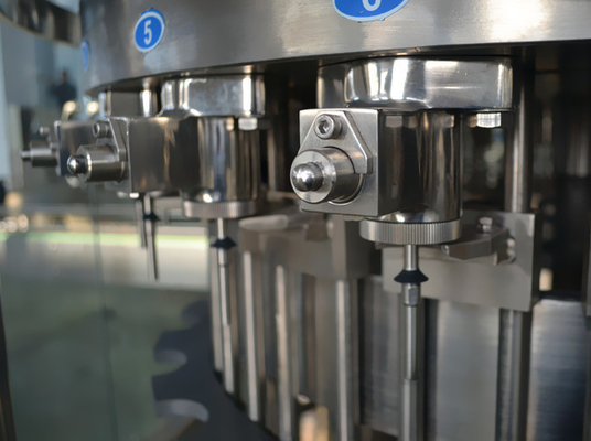 Three in One Liquid Filling Machine , Carbonated Drink Filling Machine Plant for Gas beverage 110V