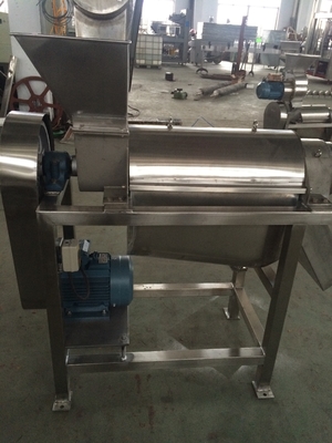 Canned Pineapple Automatic Juice Filling Machine 220V / 380V / 110V 60kw Production Line